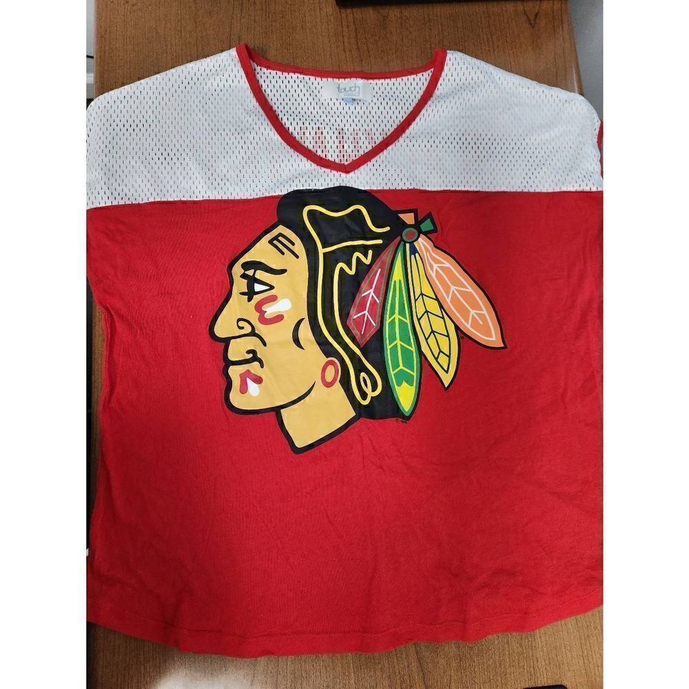 NWOT Touch Stadium By Alyssa Milano 2X Chicago Blackhawks Shirt